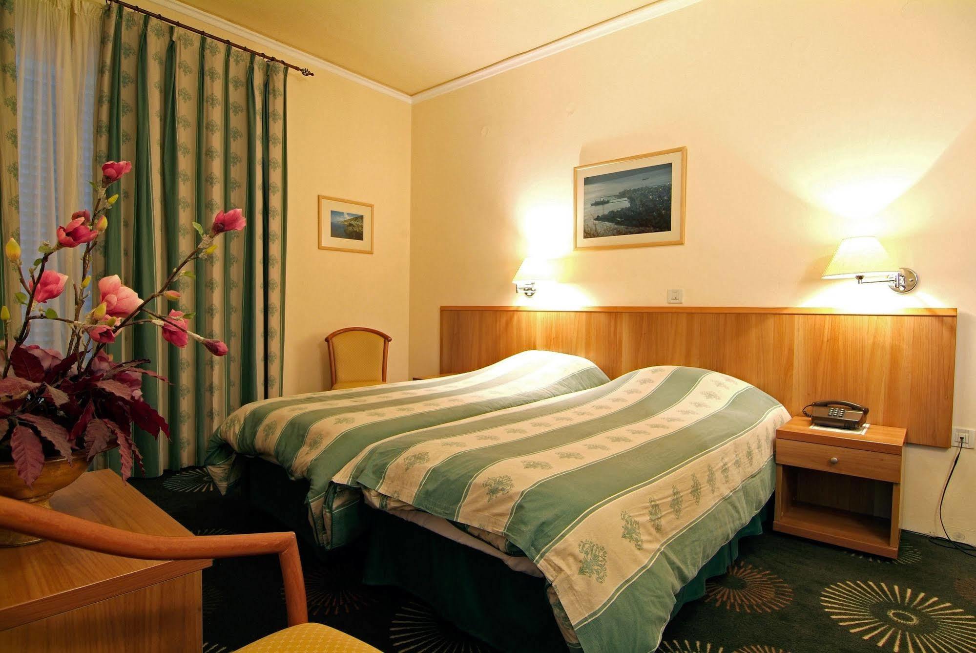 Hotel Kalafati Itea Ngoại thất bức ảnh